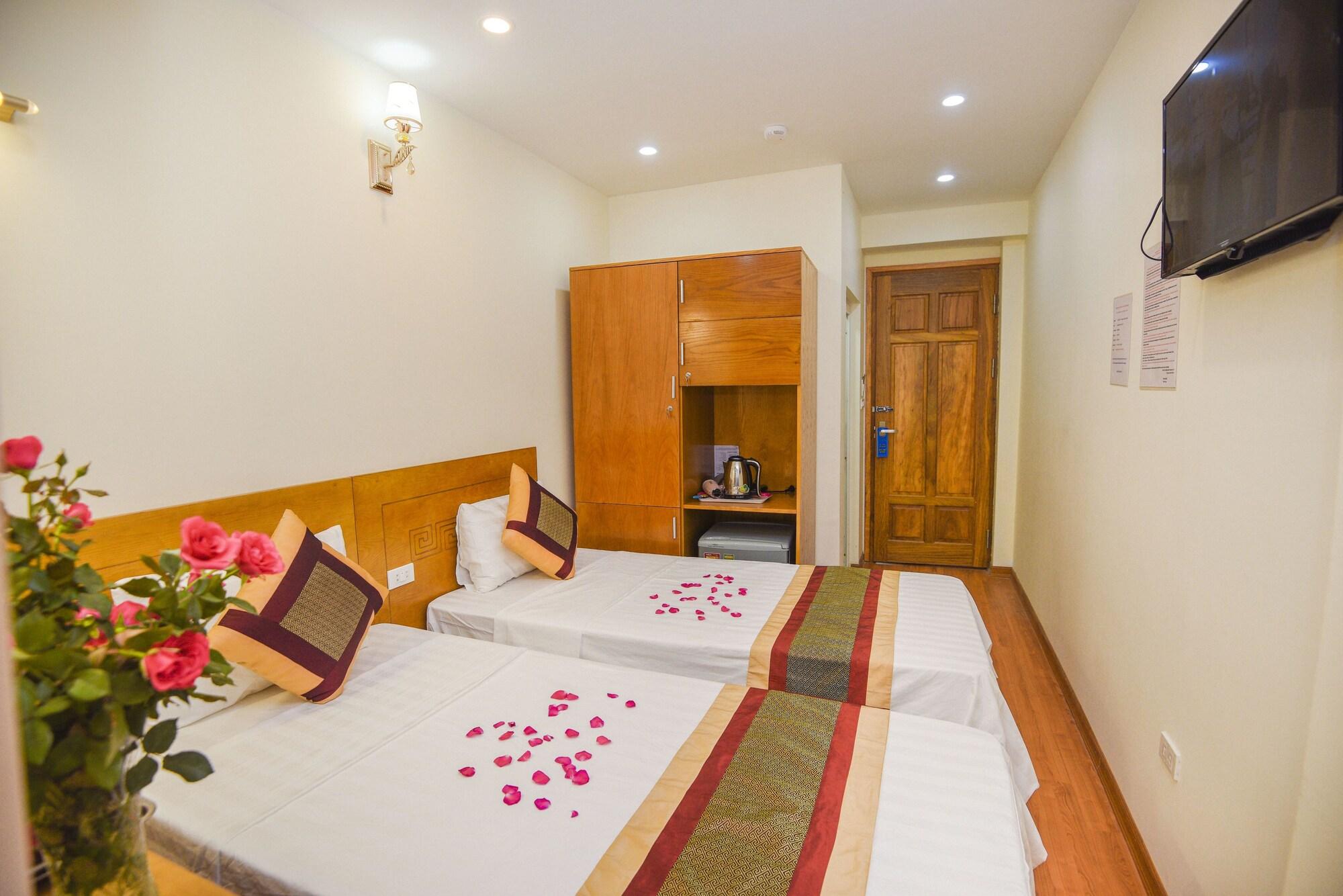 Old Town Palace Guest House Hanoi Buitenkant foto